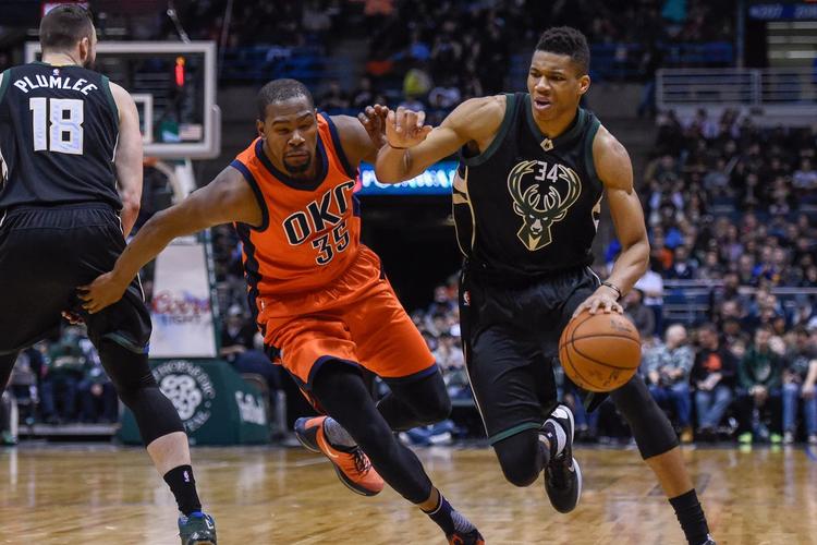 和字母哥打球体验如何？特纳：完全不同 他让所有人变得轻松