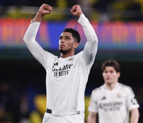 离婚实锤💔太阳报：贝林厄姆父母同场看球0交流，贝父疑有外遇