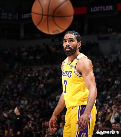 海斯谈文森特爆发：他在训练营就很出色 我喜欢搭档这种后卫