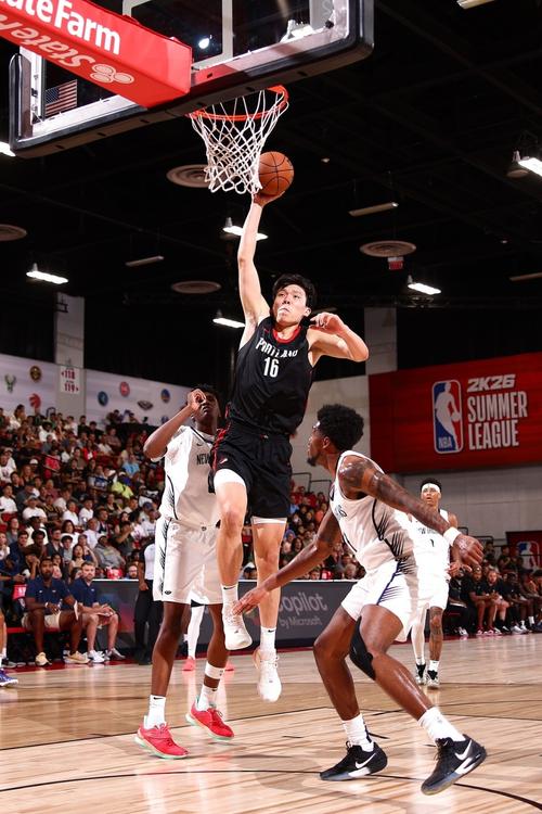 队媒：开拓者可尝试用杨瀚森和克林根组双塔 这样更有统治力