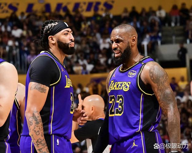 詹姆斯：火箭明白上赛季的问题在于投射 所以引入KD和芬尼-史密斯