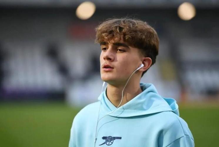队报：蒙彼利埃15岁中锋默格南升入U19梯队，阿森纳巴萨密切关注