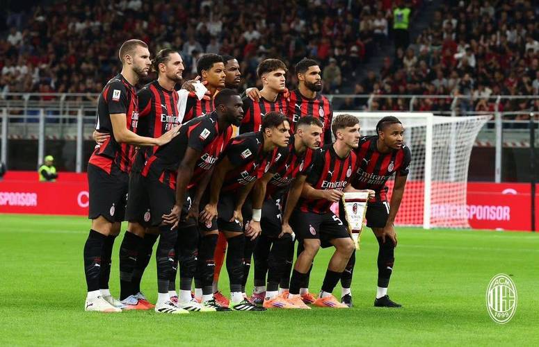 米兰半场换人！莱奥被换下，恩昆库登场