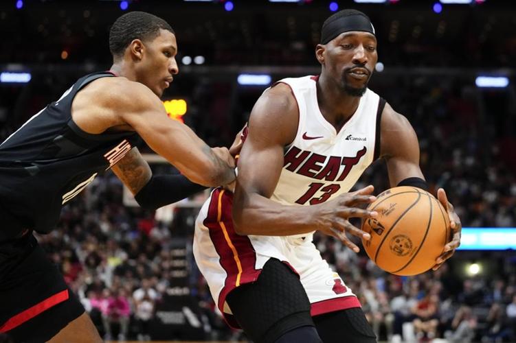 阿德巴约:戴维恩-米切尔有能力场均助攻上双 防守让对手不舒服