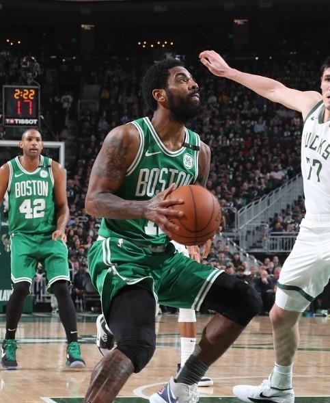 详细阅读:东子和老詹会发短信说什么?里夫斯:可能会说我太菜了 投丢14个 东子和老詹会发短信说什么?里夫斯:可能会说我太菜了 投丢14个