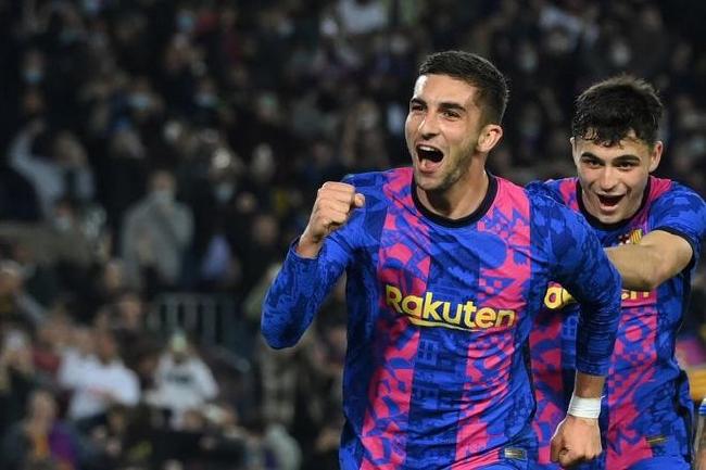 拓媒：斯普利特勤换人是想保持高强度逼抢 用8人轮换到二月就完了