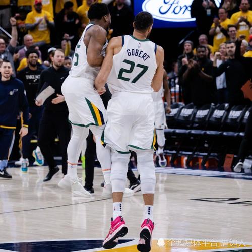 可惜上赛季没你！艾顿两场VS戈贝尔场均16+9 后者仅5.5+6.5