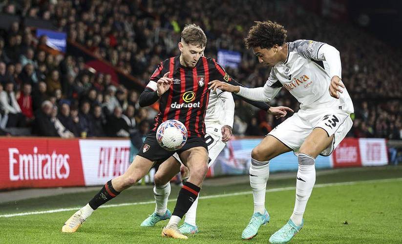 详细阅读:乔林顿对库杜斯的犯规😭直接骑上去了…… 乔林顿对库杜斯的犯规😭直接骑上去了……