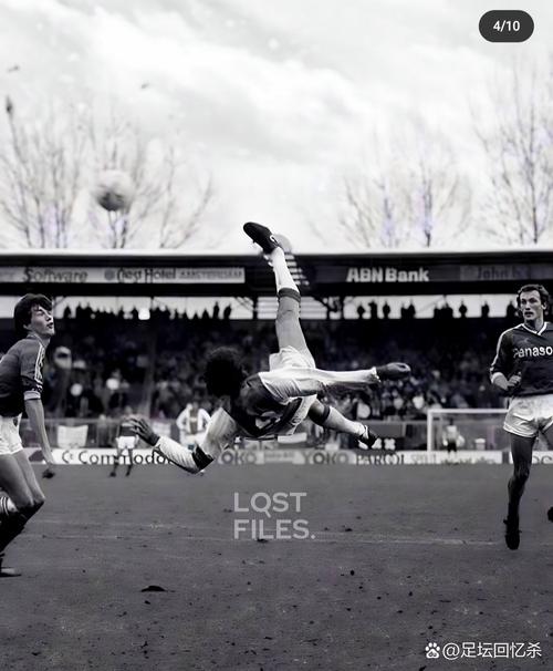 201场125球45助攻!米兰官方晒照,祝贺名宿范巴斯滕61岁生日