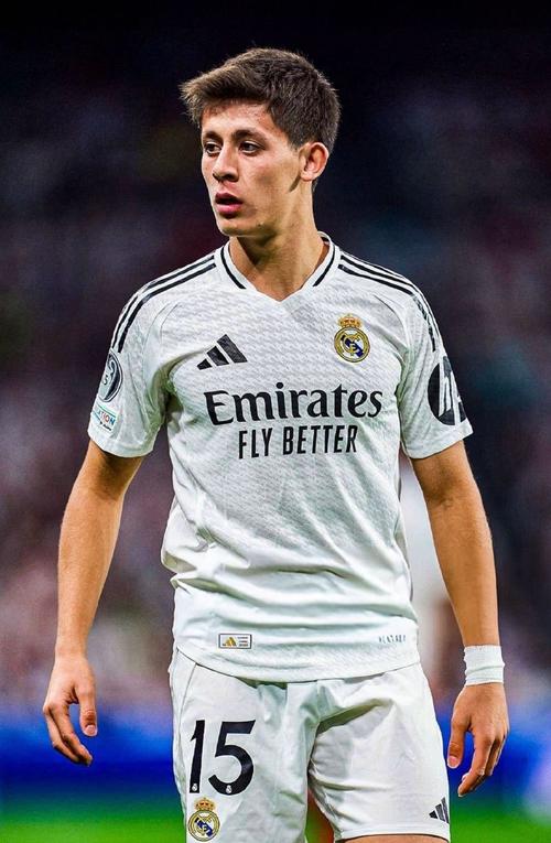 IFFHS年度最佳男足年轻球员候选:亚马尔、居莱尔、埃斯特旺在列