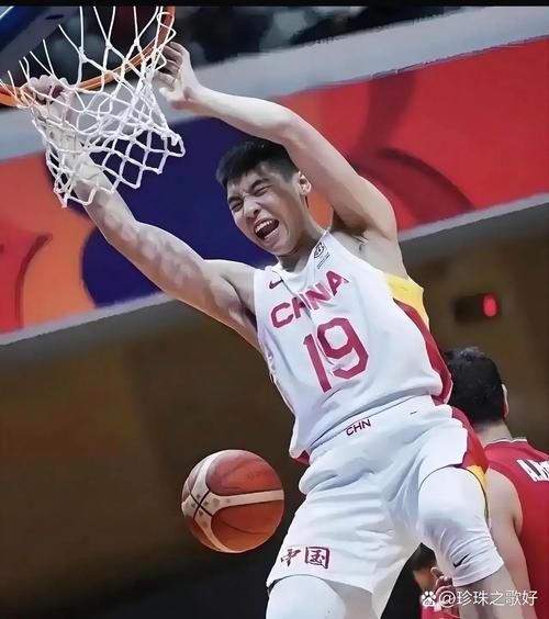 杨瀚森被下放！张佳玮：有稳定的比赛打了 能好好地融入