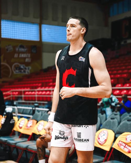 天津男篮官博：欢迎大卫-詹姆斯归来 一起开启新赛季征程