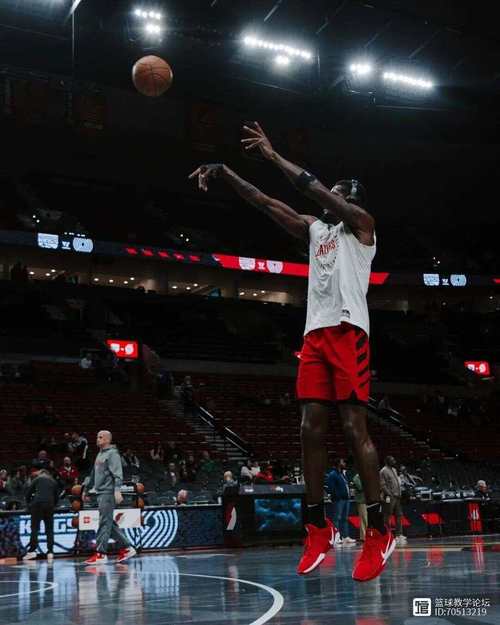 文班盖帽断层领先!场均4.7个是第2名两倍还多 总数接近第2名两倍