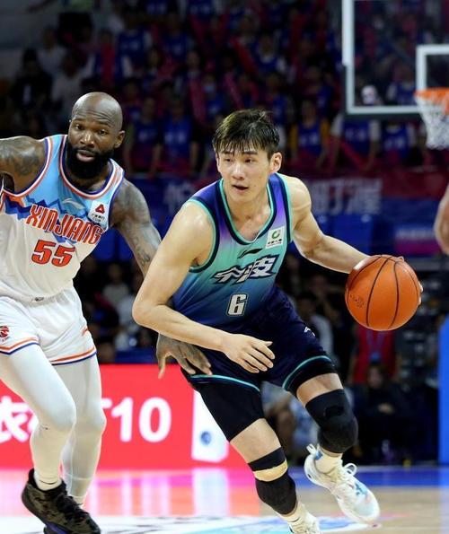 NCAA赛季首秀!王俊杰首发6中4拿9分4板 赵维伦4分3助+抢断一条龙