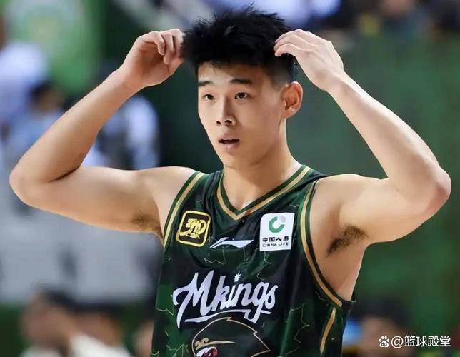 媒体人:林葳的运动战表现依然挣扎 需尽快适应NCAA的节奏和强度