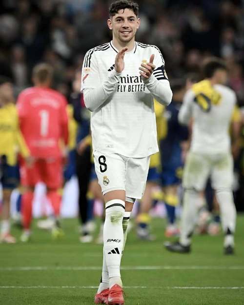 西媒:巴尔韦德本赛季表现远非最佳,他的中场存在感几乎无关紧要