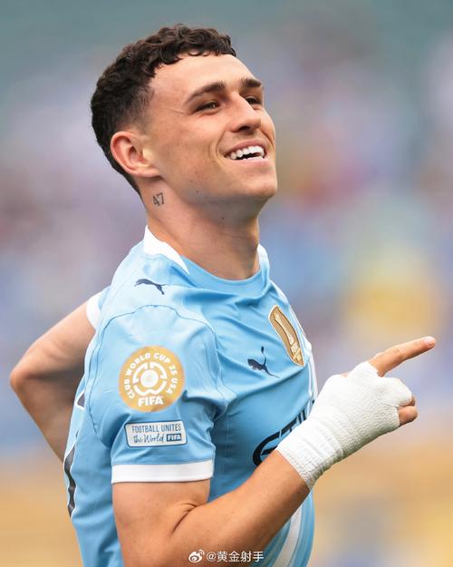 双响+补时绝杀,官方:福登当选曼城3-2利兹联全场最佳球员