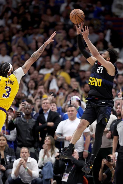 血脉压制！贾马尔·穆雷NBA生涯至今对阵布克18胜2负