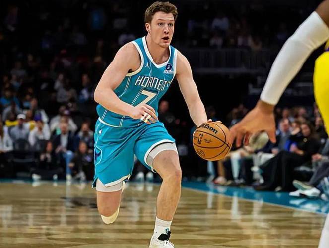 详细阅读:克尼佩尔:会继续坚持出手三分 希望三分赛季命中率高于40% 克尼佩尔:会继续坚持出手三分 希望三分赛季命中率高于40%